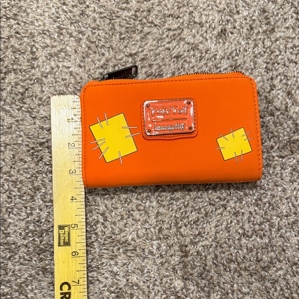Loungefly Sam Trick ‘r Treat - Picture 12 of 12